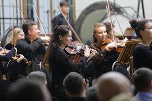 Кубанский симфонический оркестр. Солист — Александр Тростянский