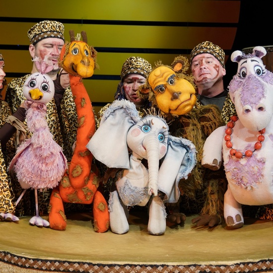 Любопытный слонёнок