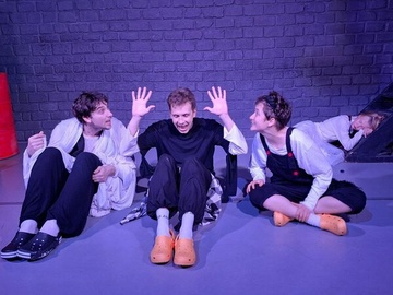 У ковчега ровно в восемь