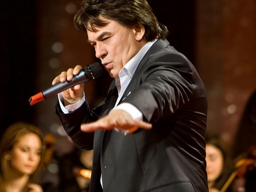 Александр Серов