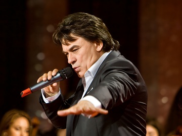Александр Серов