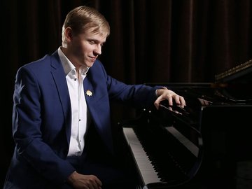 Олег Аккуратов